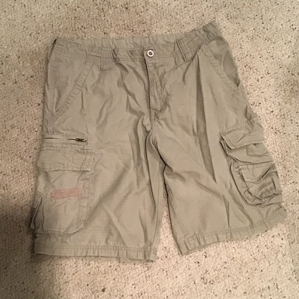 Men's Cargo Shorts - Light Olive Green